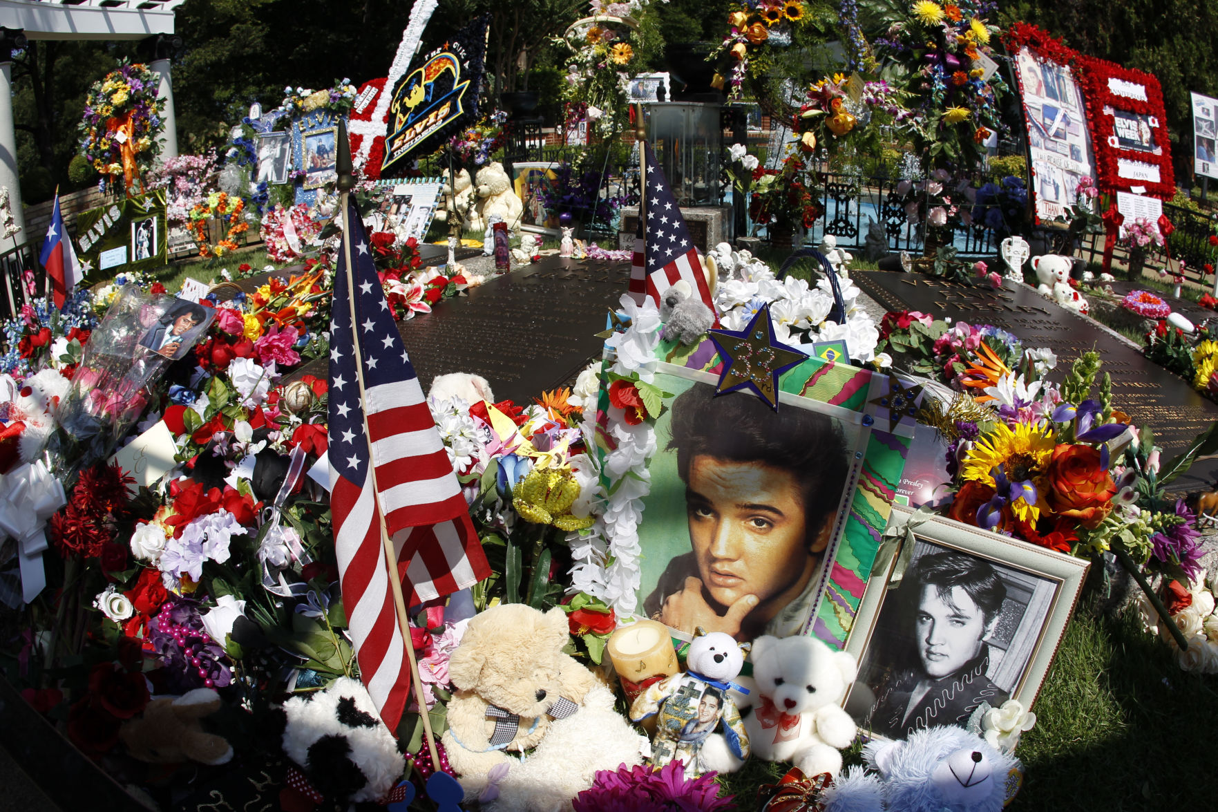 2010: Elvis Vigil